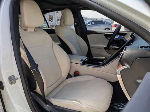 Used 2025 Mercedes-Benz C 300 4MATIC Sedan image 28
