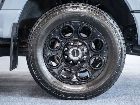 Used 2025 Ford F250 Lariat w/ Black Appearance Package image 18