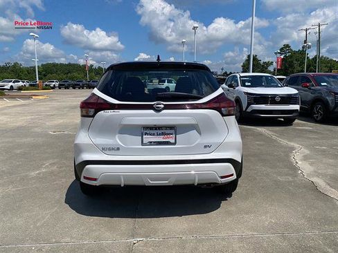 Used 2024 Nissan Kicks SV FWD image 6