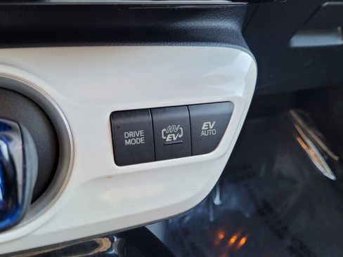 Used 2017 Toyota Prius Prime Premium image 26