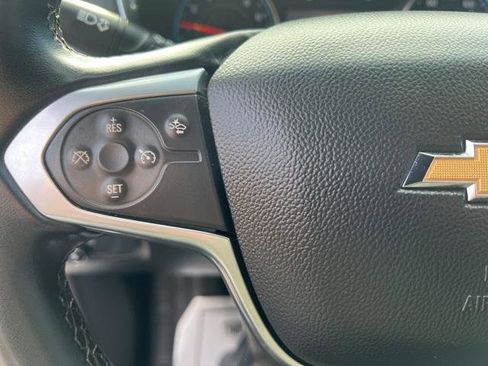 Used 2023 Chevrolet Traverse LT image 30