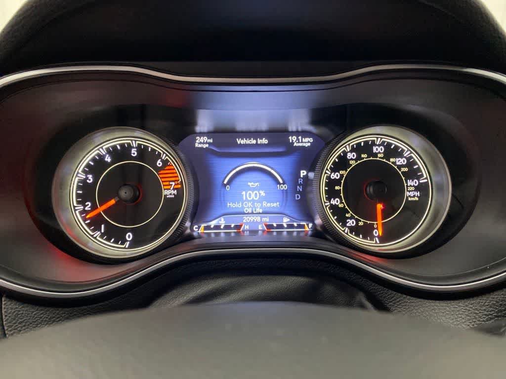 Used 2023 Jeep Cherokee Altitude Lux w/ Mopar Interior Package AWD/4WD image 19