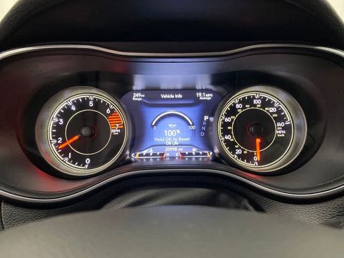 Used 2023 Jeep Cherokee Altitude Lux w/ Mopar Interior Package AWD/4WD image 19