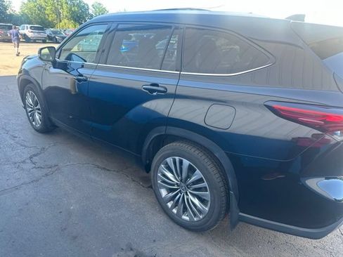 Used 2021 Toyota Highlander Platinum AWD/4WD image 5