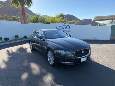 Used 2017 Jaguar XF Prestige image 3