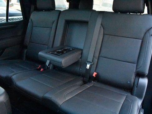 Certified 2025 Chevrolet Tahoe Z71 w/ Sun And Tow Package AWD/4WD image 31