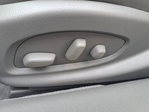 Used 2016 Chevrolet Impala LTZ w/ Enhanced Convenience Package image 12