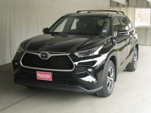 Used 2022 Toyota Highlander XLE image 27