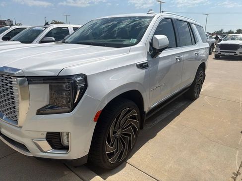 Used 2023 GMC Yukon Denali w/ Advanced Technology Package AWD/4WD image 6