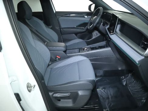 Certified 2026 Volkswagen Tiguan SE R-Line FWD image 35