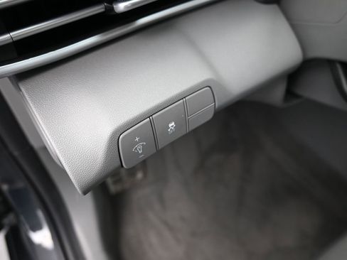 Certified 2025 Hyundai Elantra Sport image 12