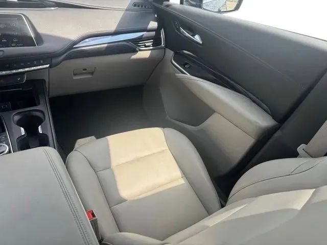 Used 2022 Cadillac XT4 Luxury w/ Cold Weather Package FWD image 20