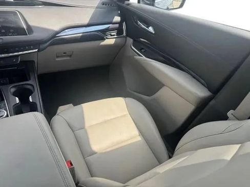 Used 2022 Cadillac XT4 Luxury w/ Cold Weather Package FWD image 20