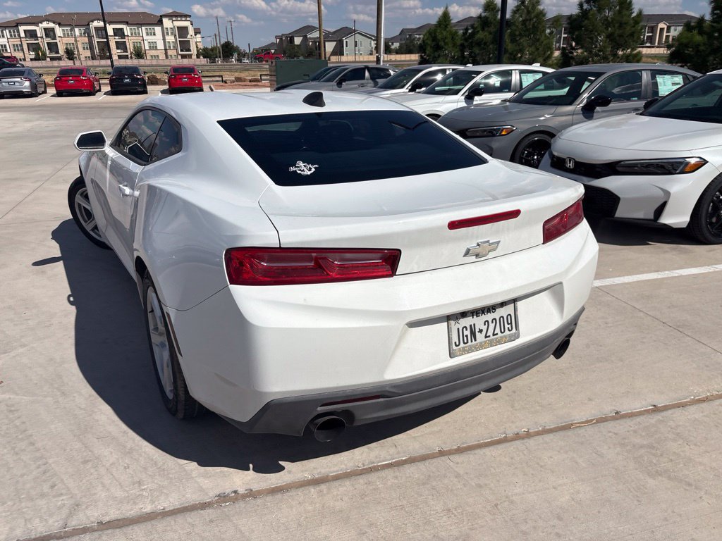 Used 2017 Chevrolet Camaro LT RWD image 7