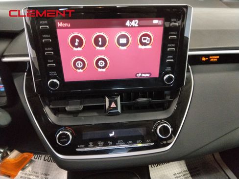 Used 2020 Toyota Corolla LE image 20