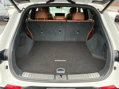 Used 2023 Genesis GV70 2.5T w/ Advanced Package image 12