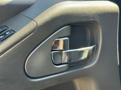 Used 2011 Nissan Frontier SV RWD image 12