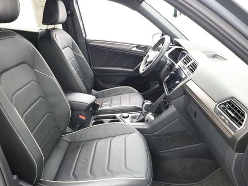 Used 2023 Volkswagen Tiguan SEL R-Line image 21