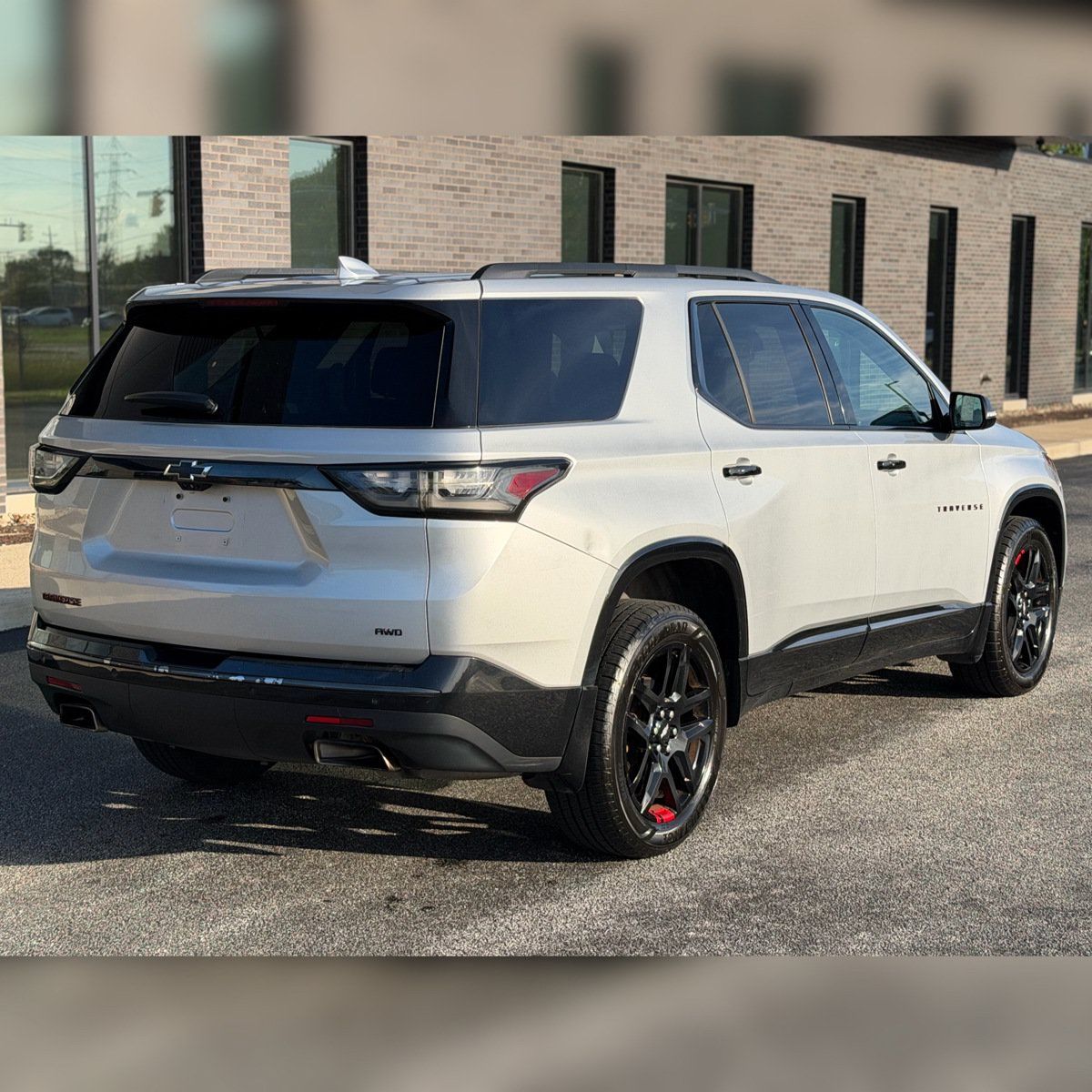 Used 2019 Chevrolet Traverse Premier w/ Redline Edition AWD/4WD image 2