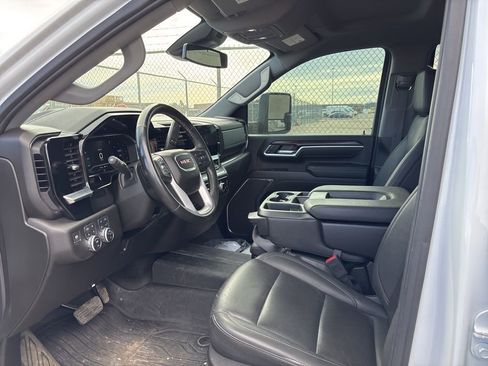 Used 2025 GMC Sierra 3500 SLT image 9