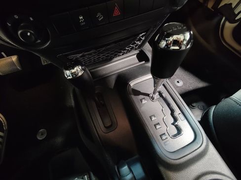 Used 2018 Jeep Wrangler Unlimited Sport S image 28