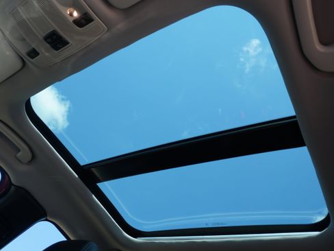 Used 2017 INFINITI QX30 Premium w/ Navigation Package image 17