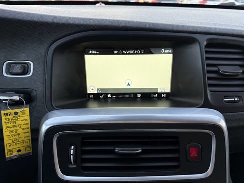 Used 2017 Volvo S60 T5 Dynamic image 19