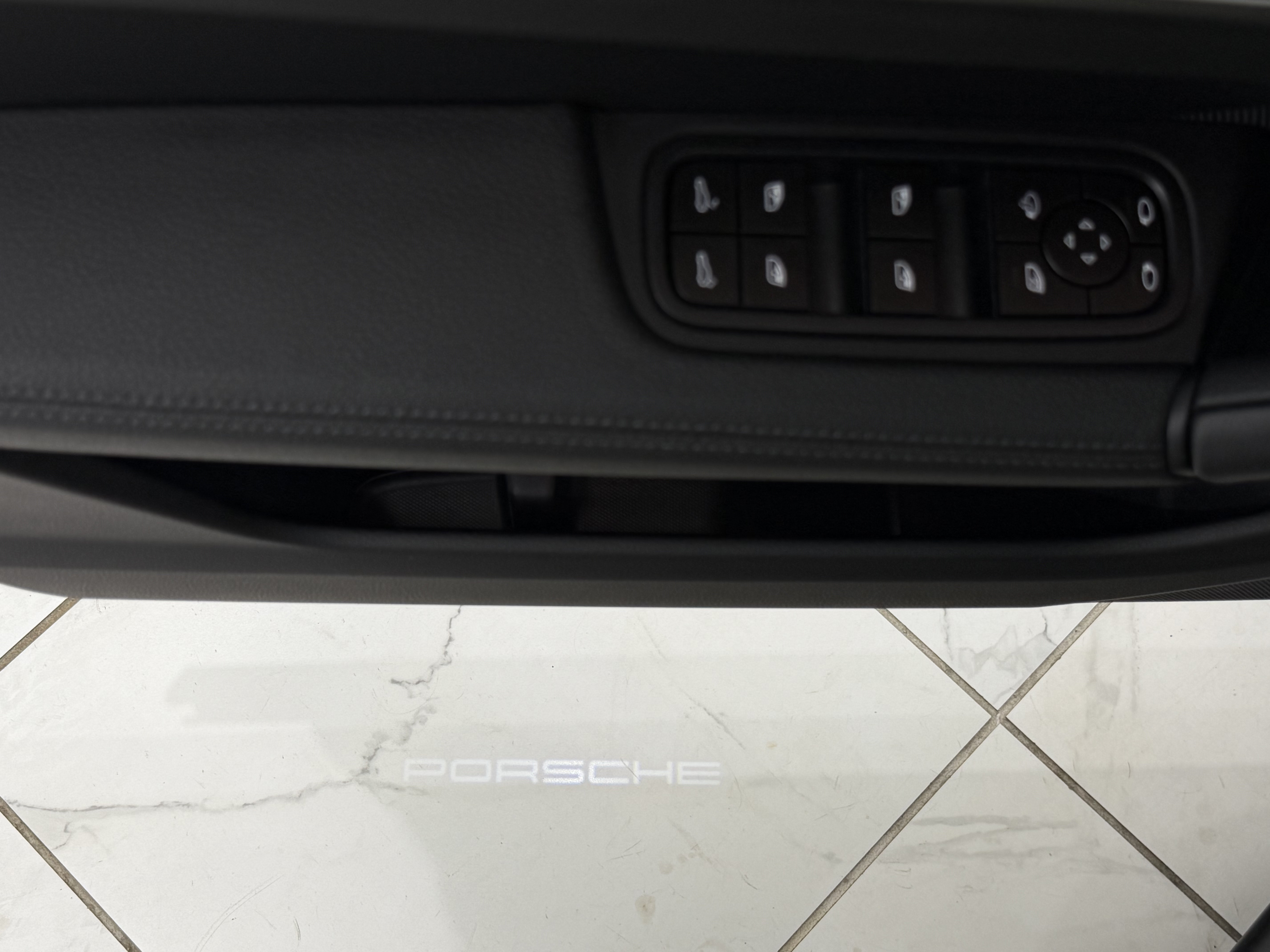 Certified 2024 Porsche Cayenne AWD/4WD image 28