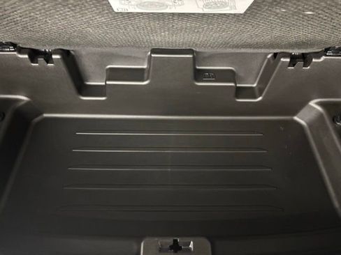 Used 2021 Chevrolet Traverse RS image 39