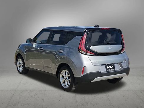 Certified 2025 Kia Soul S image 4