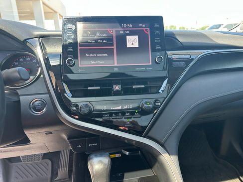 Used 2022 Toyota Camry XSE FWD image 18