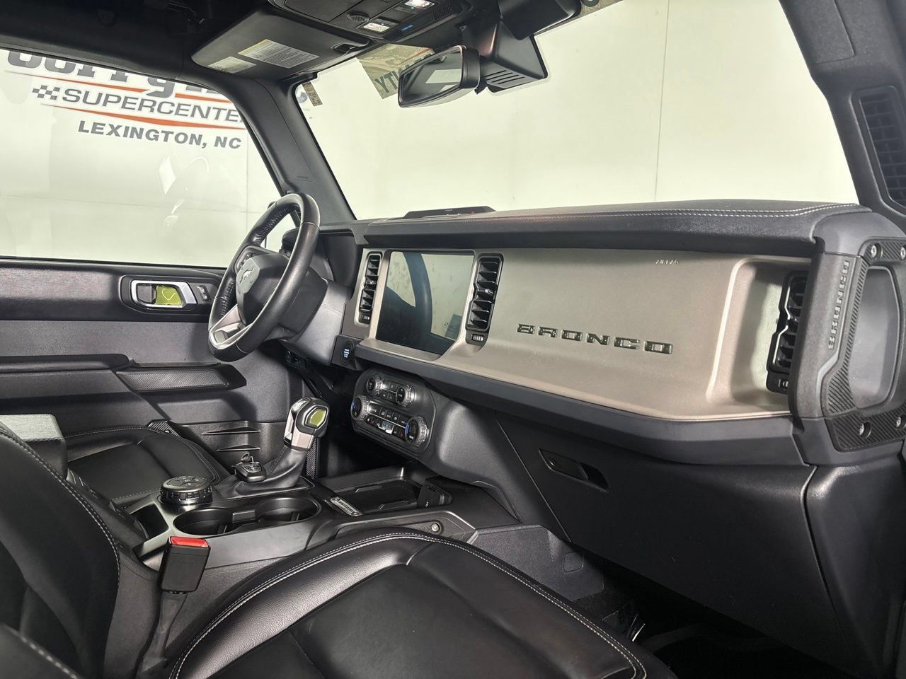 Used 2025 Ford Bronco Outer Banks AWD/4WD image 32