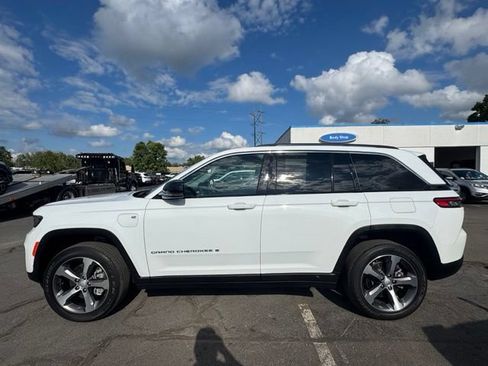 Used 2023 Jeep Grand Cherokee 4WD 4xe image 5