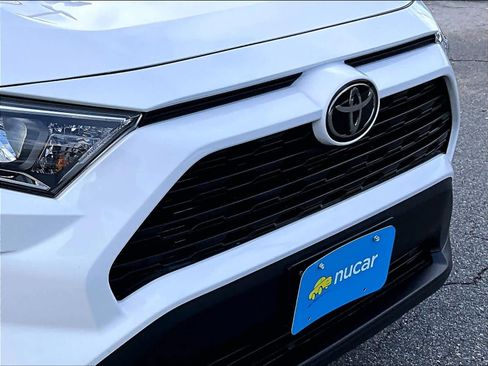 Used 2021 Toyota RAV4 XLE image 32