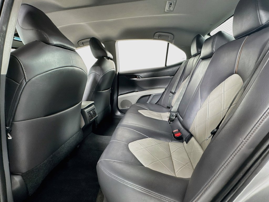 Used 2019 Toyota Camry XLE FWD image 10