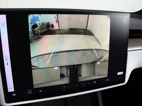 Used 2023 Tesla Model X Standard Range image 13