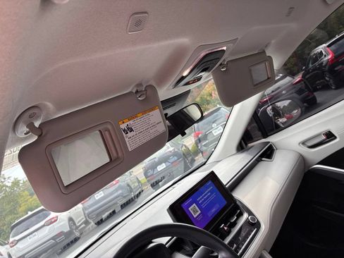 Used 2025 Toyota Corolla Cross L FWD image 44