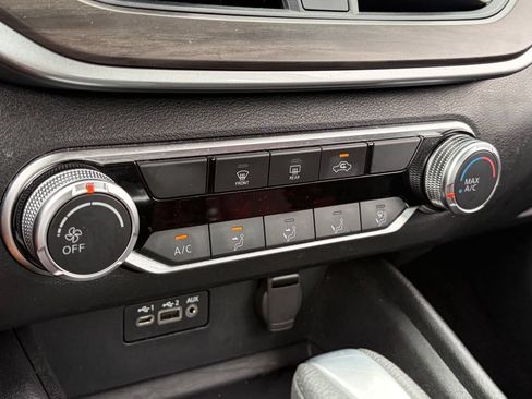 Used 2025 Nissan Altima 2.5 SV FWD image 9