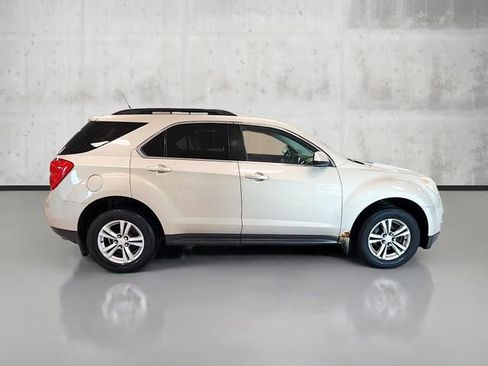 Used 2011 Chevrolet Equinox LT w/ Driver Convenience Package image 4