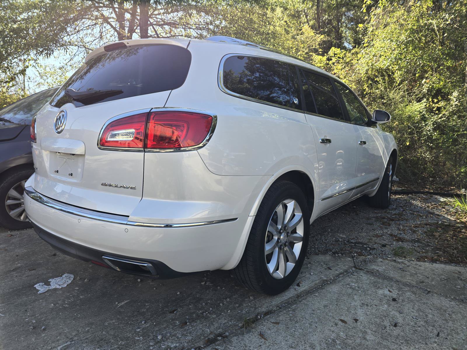 Used 2017 Buick Enclave Premium FWD image 2