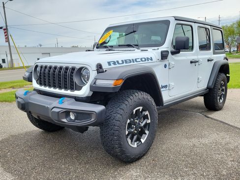 Used 2025 Jeep Wrangler Unlimited Rubicon 4xe w/ Convenience Group AWD/4WD image 2