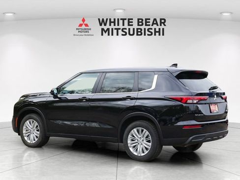 Used 2023 Mitsubishi Outlander ES FWD image 4