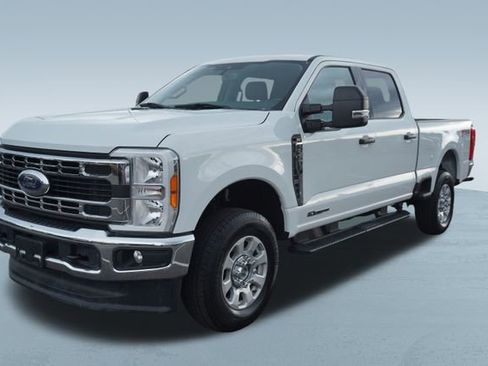 Used 2023 Ford F250 XLT w/ FX4 Off-Road Package image 3