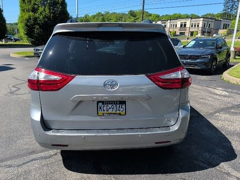 Used 2016 Toyota Sienna XLE w/ XLE Navigation Package AWD/4WD image 6