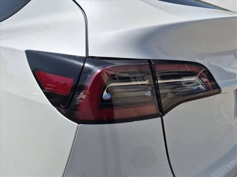 Used 2021 Tesla Model Y Long Range AWD/4WD image 12
