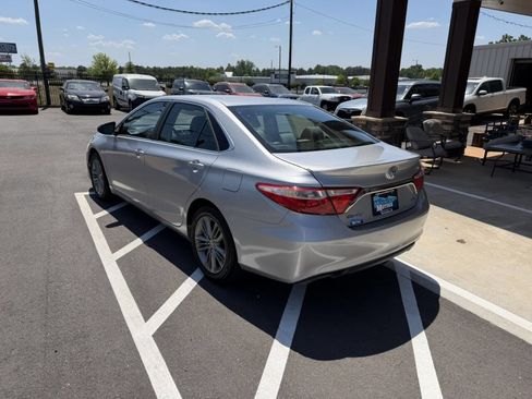 Used 2016 Toyota Camry SE FWD image 4