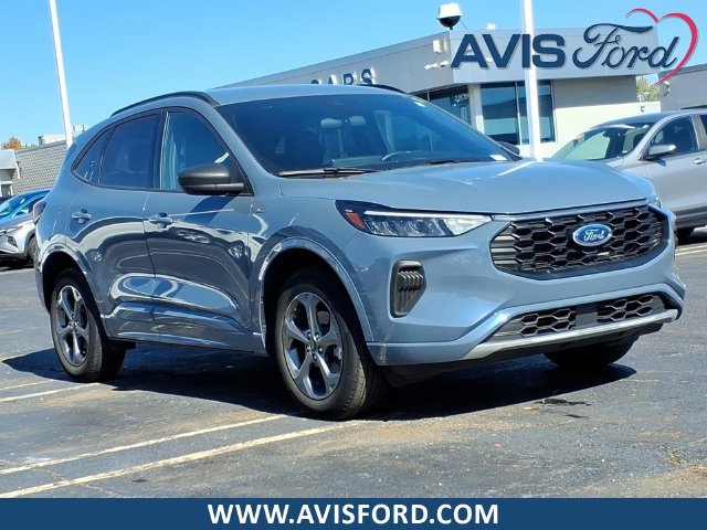 Used 2024 Ford Escape ST-Line w/ Tech Pack #1 AWD/4WD image 2
