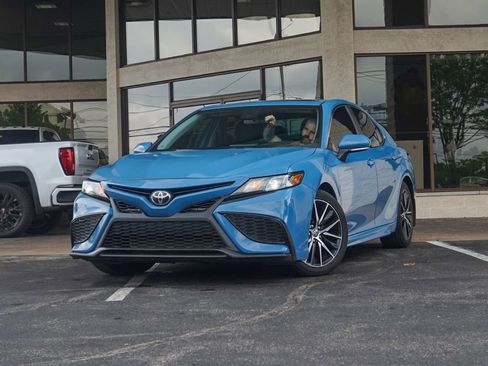 Used 2023 Toyota Camry SE w/ Convenience Package FWD image 6