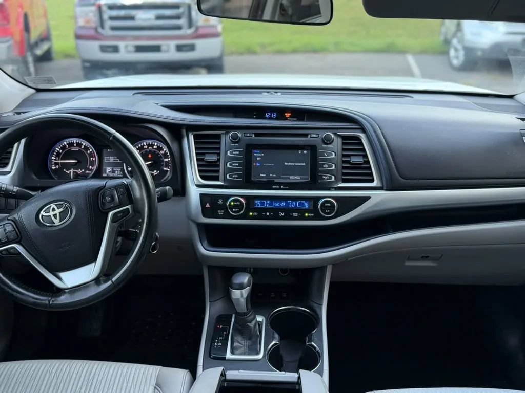 Used 2015 Toyota Highlander Plus AWD/4WD image 13