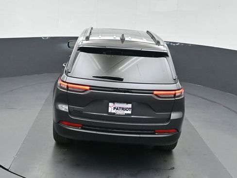 New 2025 Jeep Grand Cherokee Altitude image 33